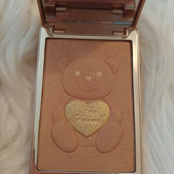 ๐ปNWT TOO FACED TEDDY BARE BRONZER HONEY BUN GLOW (LAST ONE AVALIABLE) - Picture 9 of 10